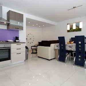 Alet Apartment Pula